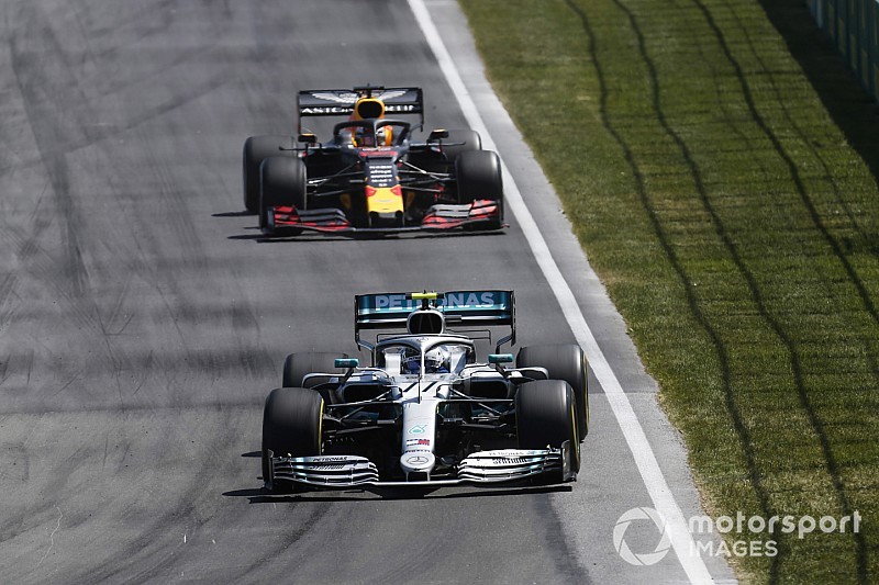 Bottas e Verstappen sofrem acidentes no 2º treino livre para o GP da Áustria