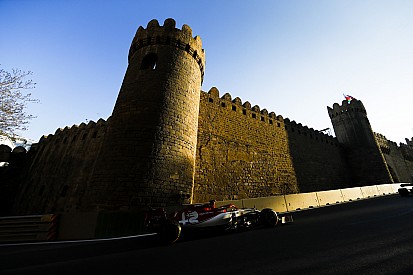 Räikkönen pénteki napja Bakuból, képekben: pályán az Alfa Romeóval