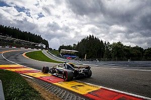 Sainz saldrá desde el fondo de la parrilla en Spa