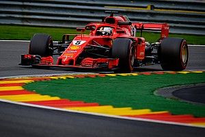 Пилоты Ferrari стали лучшими в субботней тренировке, Боттас отправил Вандорна в стену