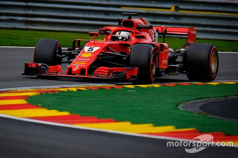 Пилоты Ferrari стали лучшими в субботней тренировке, Боттас отправил Вандорна в стену