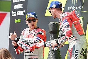Lorenzo: "Dovizioso me tiene envidia desde 250cc"