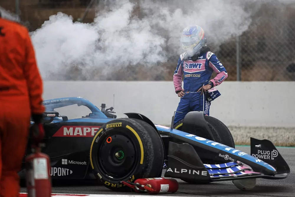 Fernando Alonso, Alpine A522, &agrave; l'arr&ecirc;t apr&egrave;s un probl&egrave;me technique