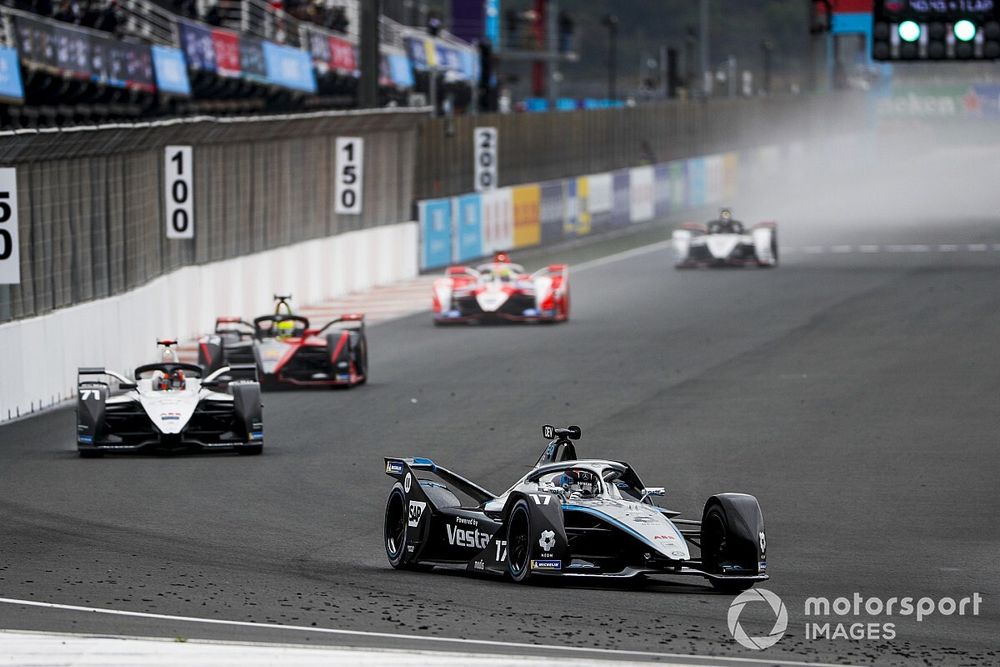 De Vries se lleva un accidentado ePrix de Valencia con increíble final