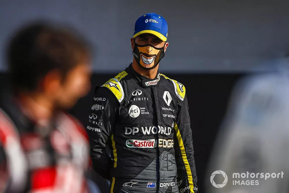 Daniel Ricciardo, Renault F1durante la foto de grupo de los pilotos al final de la temporada