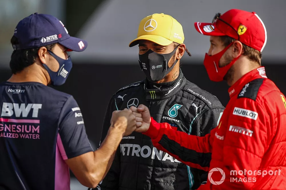 Sergio P&eacute;rez, Racing Point, Sebastian Vettel, Ferrari, Lewis Hamilton, Mercedes-AMG F1 durante la foto de grupo de los pilotos al final de la temporada