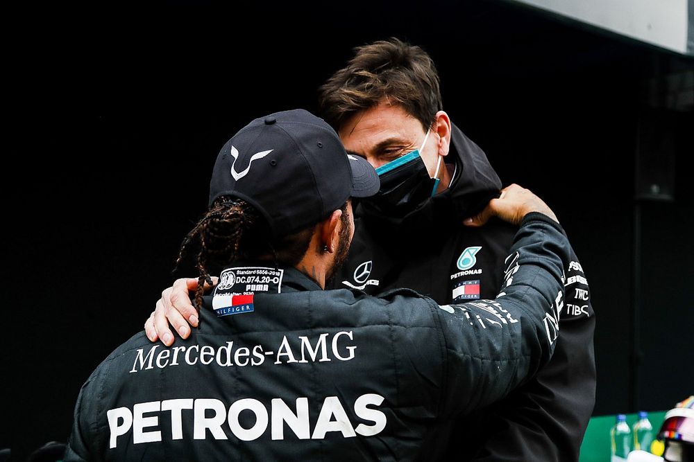 Dukung Hamilton, Wolff Kritik Biaya Tinggi di Balap Junior