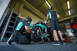 Michelin ha consigliato di "rodare" le gomme da gara nel warm-up