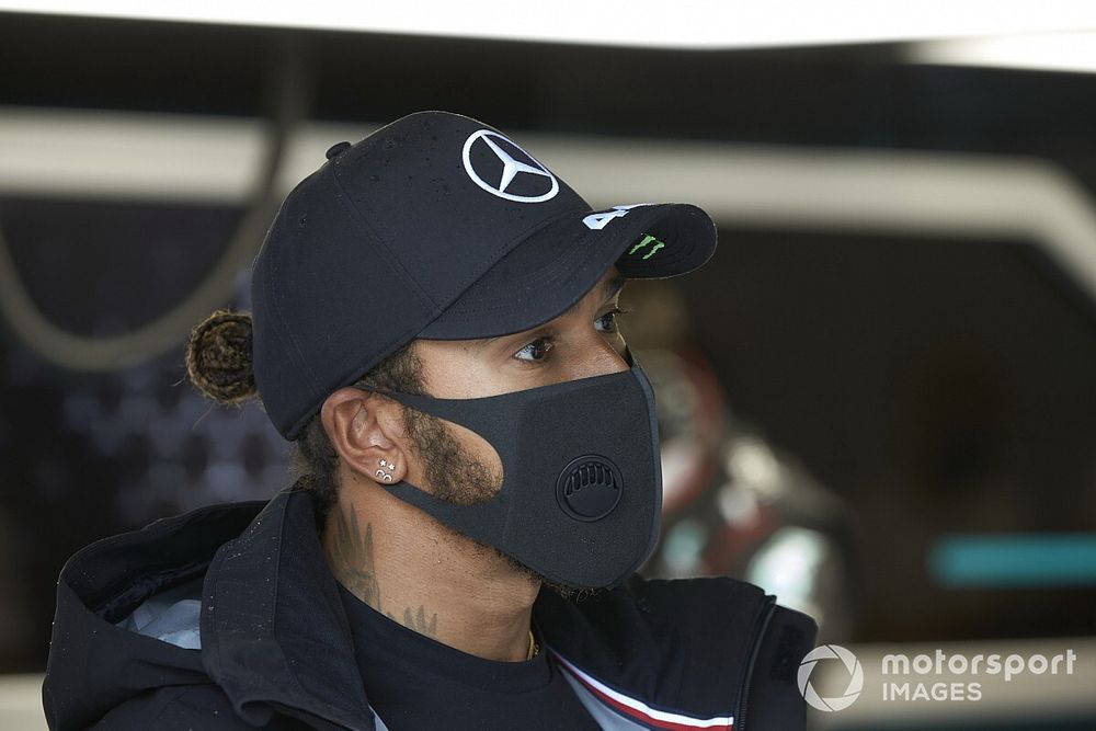 Hamilton reagált a délelőtti posztjára: „Én is csak ember vagyok”