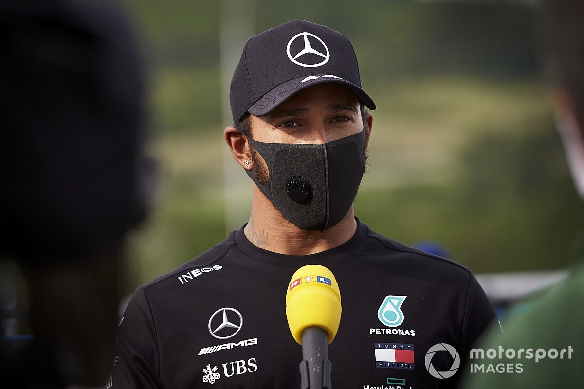 Hamilton cita NBA para criticar pilotos da F1 que não se ajoelham contra racismo