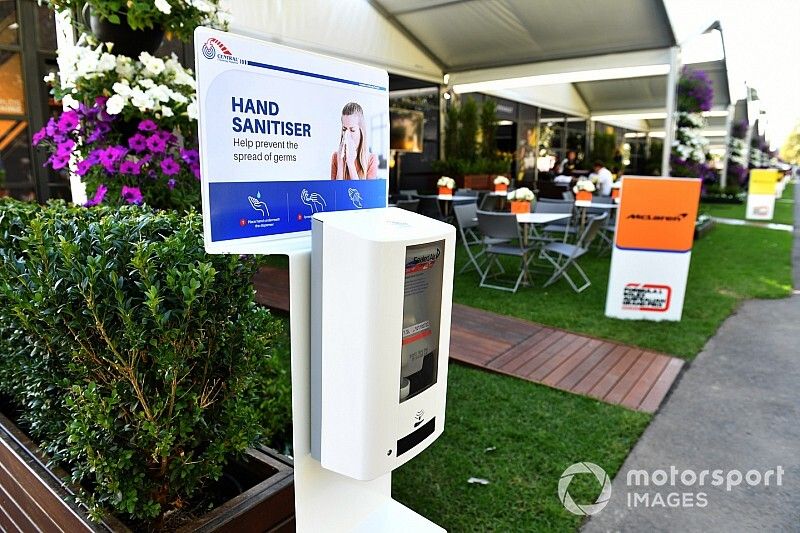 Dispensador de alcohol de manos en Albert Park