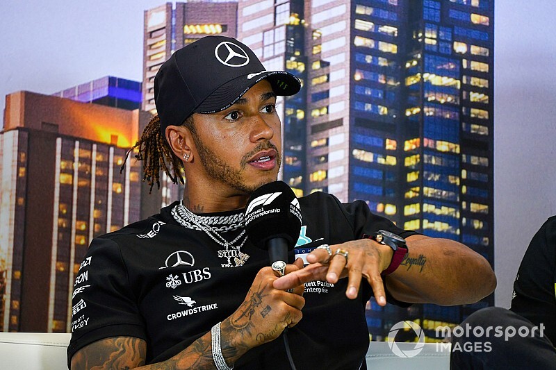De evento 'infectado' a porta-voz da crise: entenda a atuação de Hamilton contra o coronavírus