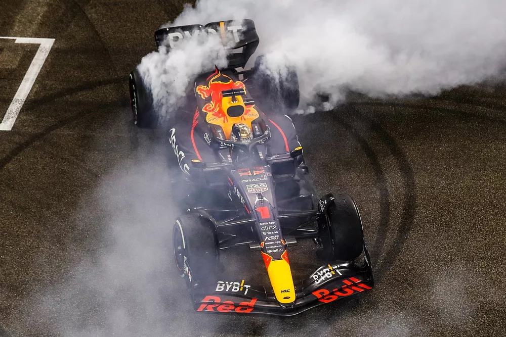 Max Verstappen, Red Bull Racing RB18, celebrates victory with donuts