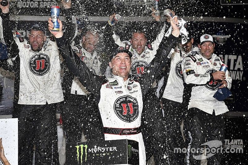 Kevin Harvick, Stewart-Haas Racing, Jimmy John's Ford Fusion, celebrates in victory lane