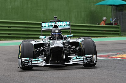 Инженер за рулем машины Ф1: Альдо Коста пилотирует Mercedes W04