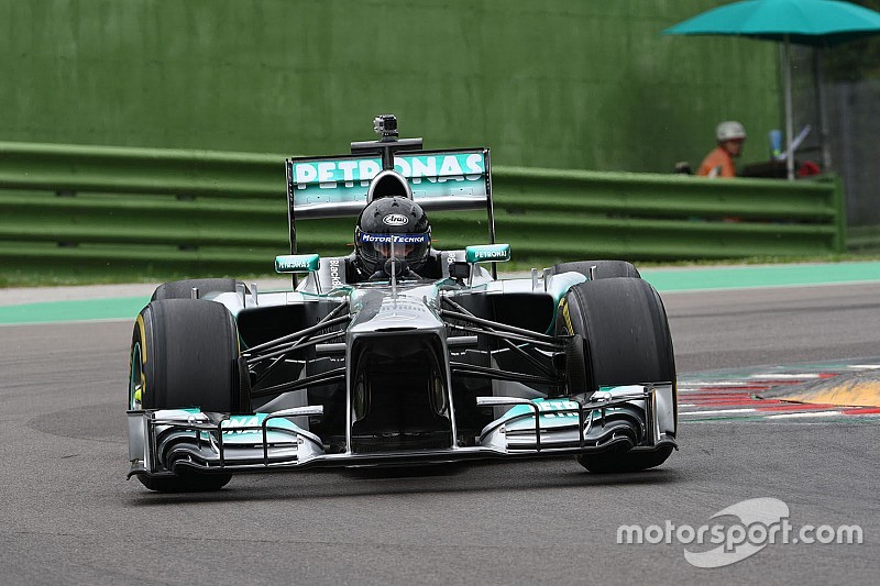 Инженер за рулем машины Ф1: Альдо Коста пилотирует Mercedes W04