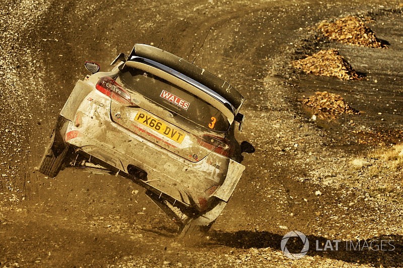 Galler WRC: Evans rahat şekilde lider, Ogier ikinciliğe yükseldi