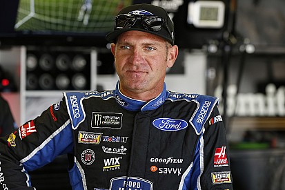 Clint Bowyer rebounds from “confusion” on pit road at Chicagoland