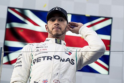 Hamilton cree que los equipos no han mostrado su nivel