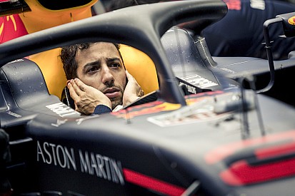 Ricciardo troca peças do motor e larga do fundo do grid