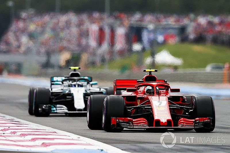 Kimi Raikkonen, Ferrari SF71H, leads Valtteri Bottas, Mercedes AMG F1 W09