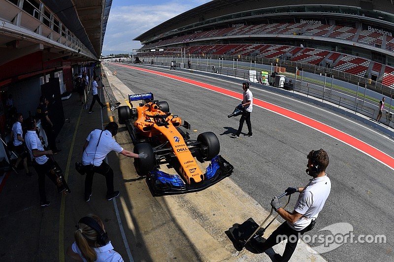 Vandoorne en Norris testen oude en nieuwe McLaren: "Zeker stap vooruit"