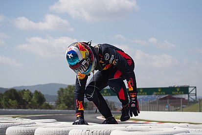 Button: Ricciardónak a Ferrarit kellene választania!