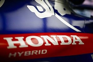 Red Bull начнет выбирать между Honda и Renault после Гран При Канады