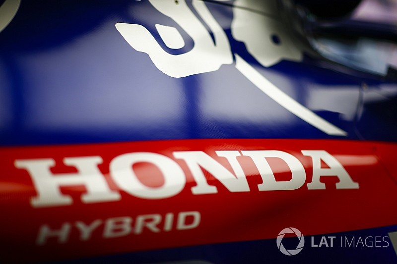 Red Bull начнет выбирать между Honda и Renault после Гран При Канады