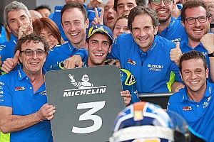 “Rins lleva desarrollando la moto desde el año pasado”, dice Brivio, director de Suzuki