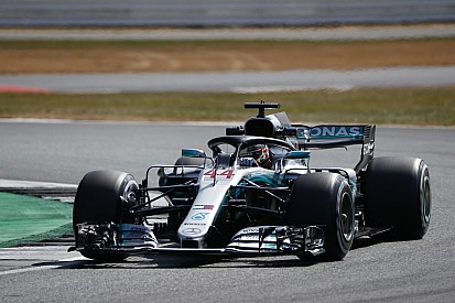Hamilton trapt thuisweekend op Silverstone als snelste af, probleem bij Verstappen