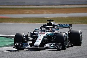 Hamilton trapt thuisweekend op Silverstone als snelste af, probleem bij Verstappen