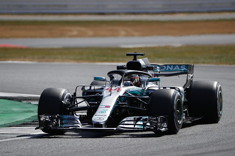 Hamilton trapt thuisweekend op Silverstone als snelste af, probleem bij Verstappen