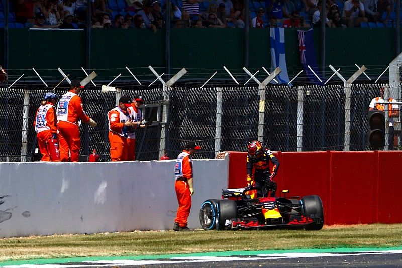 Max Verstappen, Red Bull Racing RB after the crash