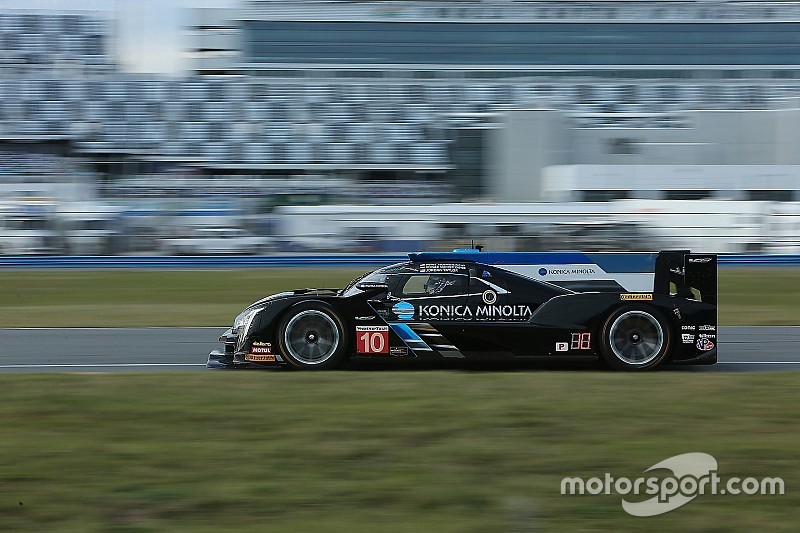 Cadillac mantiene su dominio en Daytona y Alonso fuera del top 10