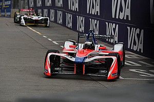 Heidfeld boos over ‘slalommen’ van Vergne