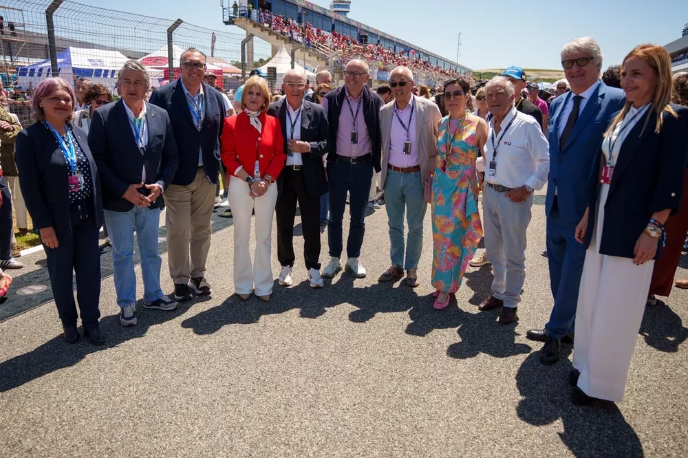 Groepsfoto op de startgrid.