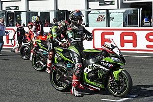 Chamboulement sur la grille de la deuxième course WSBK