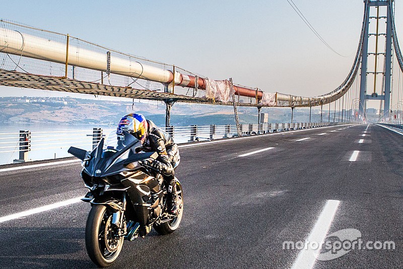 Champion Sofuoglu breaks 400kph barrier on Supersport bike