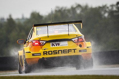 Catsburg lidera un 1-2-3 de Lada 'en casa'
