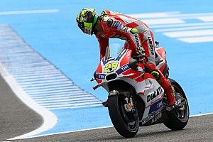 Dovizioso 7th and Iannone 11th at the end of first day of free practice for the Spanish GP