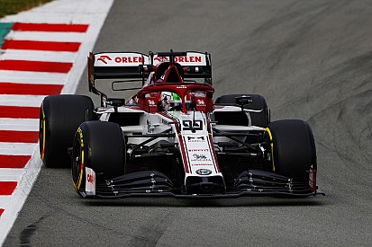 Videó: Giovinazzi eldobta az Alfa Romeót – sérült a hátsó szárny!