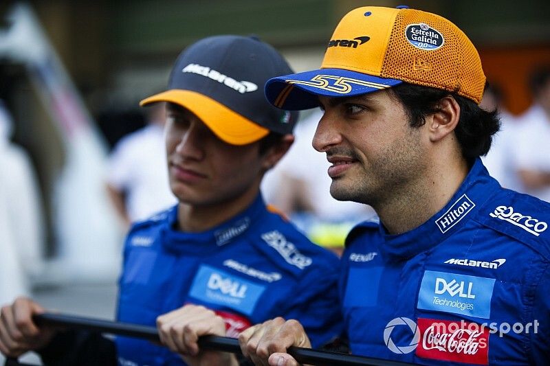 Carlos Sainz Jr., McLaren, en Lando Norris, McLaren