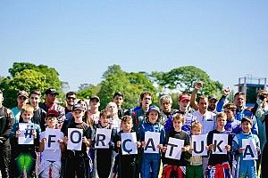 Jovens pilotos de kart desejam boa recuperação para Tuka Rocha