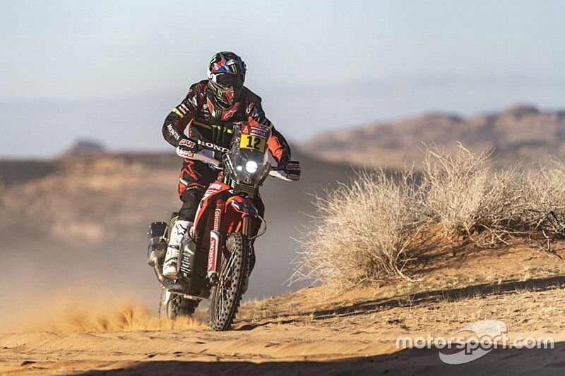 Benavides wint gitzwarte Dakar-etappe bij de motoren