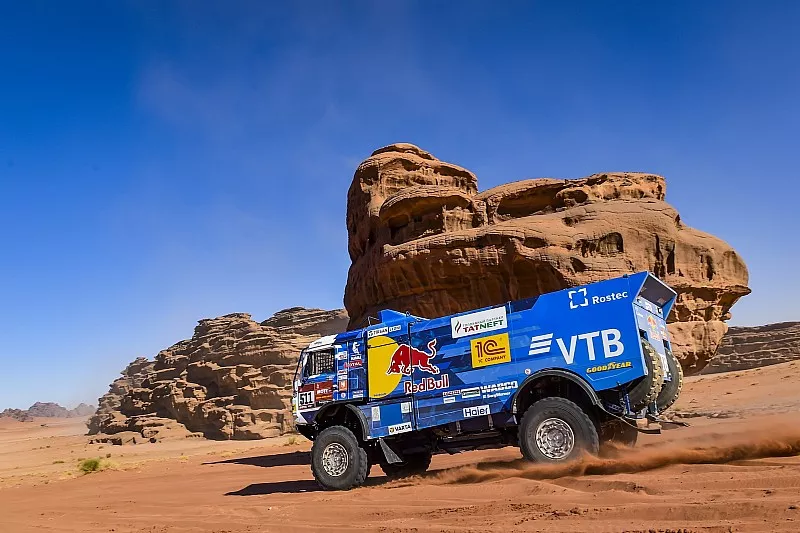 #511 Team KAMAZ Master: Andrey Karginov, Andrey Mokeev, Igor Leonov