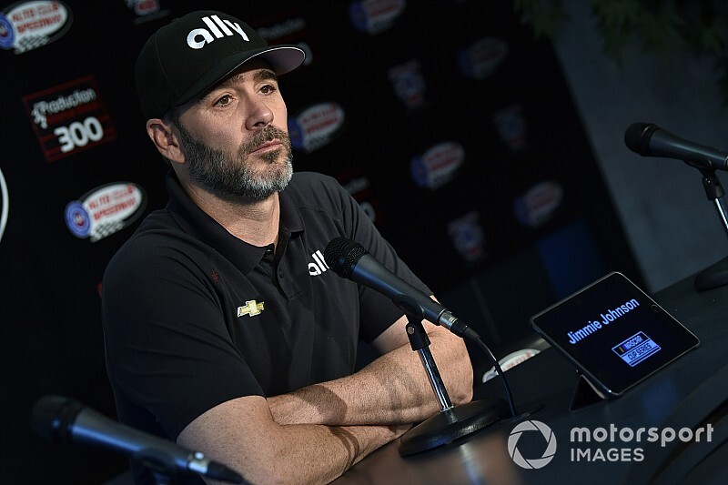Семикратный чемпион NASCAR протестирует болид IndyCar