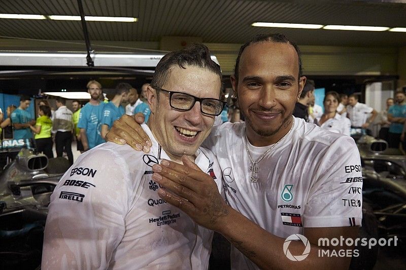 Hét éve Hamilton másik fele a pályán