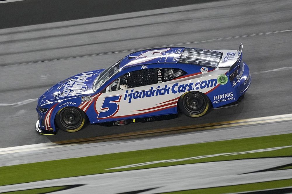 Larson takes Daytona 500 pole, Villeneuve guaranteed starting slot