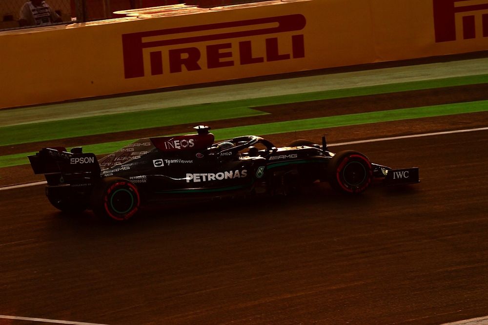 Mercedes, W12'nin yarış temposundan memnun